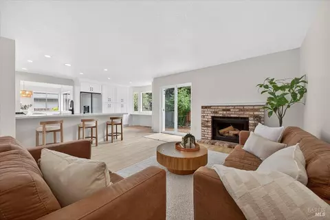 Living - 124 Macklin Dr, Cotati, CA 94931 photo 3 of 3