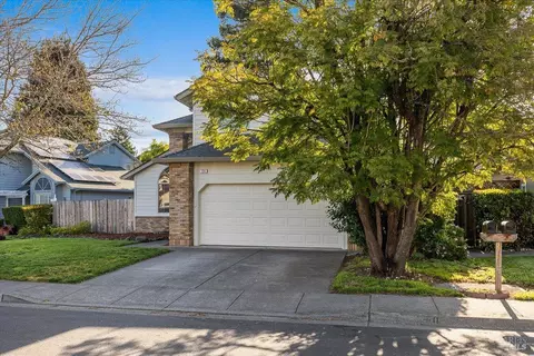 Exterior - 124 Macklin Dr, Cotati, CA 94931 photo 4 of 14
