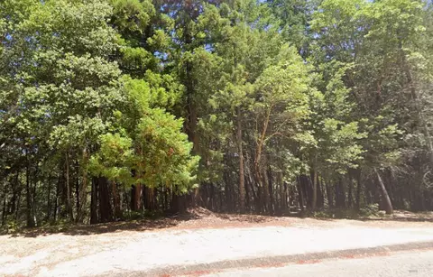 1860 Clover Dr, Willits, CA 95490