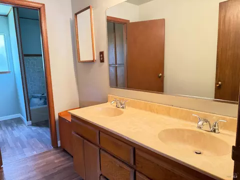Bath - 433 Brush St, Graton, CA 95444 photo 1 of 1