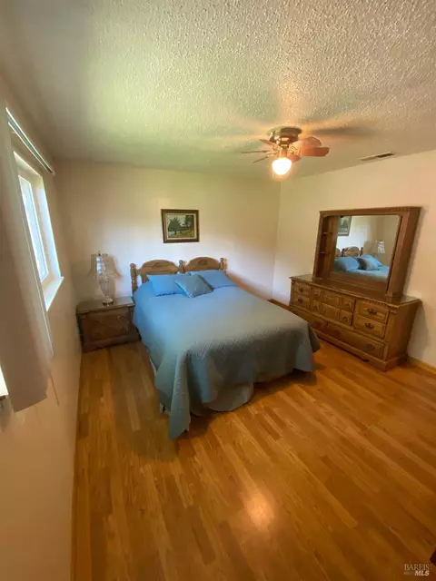 Bedroom - 1725 E Madrone Dr, Ukiah, CA 95482 photo 3 of 4