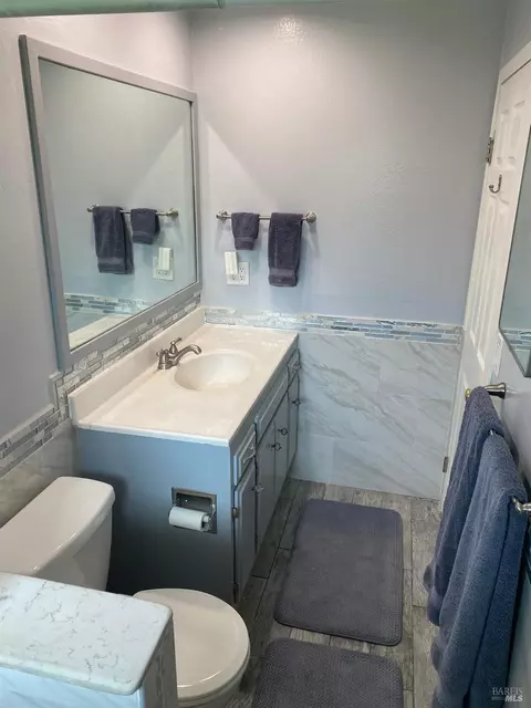 Bath - 1725 E Madrone Dr, Ukiah, CA 95482 photo 3 of 6