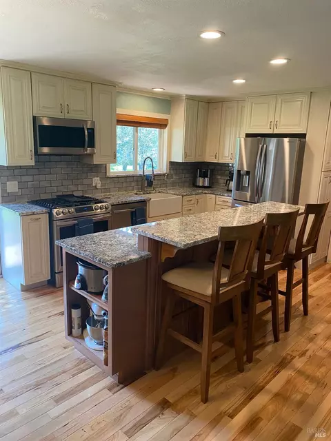 Kitchen - 1725 E Madrone Dr, Ukiah, CA 95482 photo 3 of 4