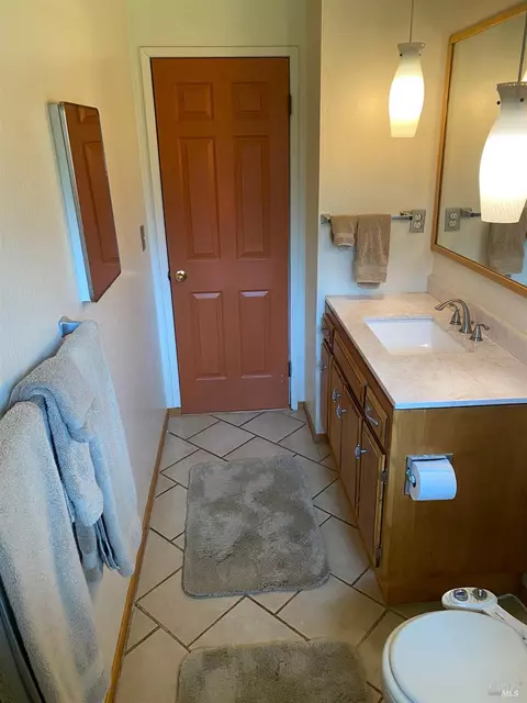 Bath - 1725 E Madrone Dr, Ukiah, CA 95482 photo 1 of 6