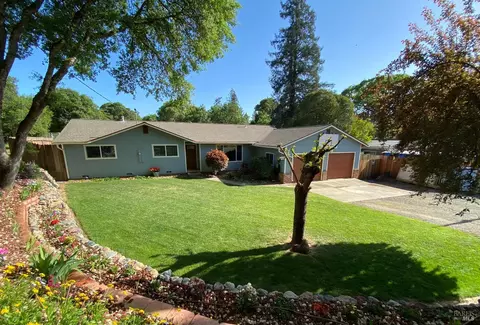 Exterior - 1725 E Madrone Dr, Ukiah, CA 95482 photo 4 of 13