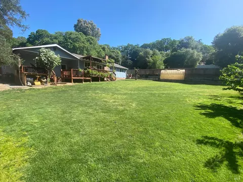 Exterior - 1725 E Madrone Dr, Ukiah, CA 95482 photo 11 of 13