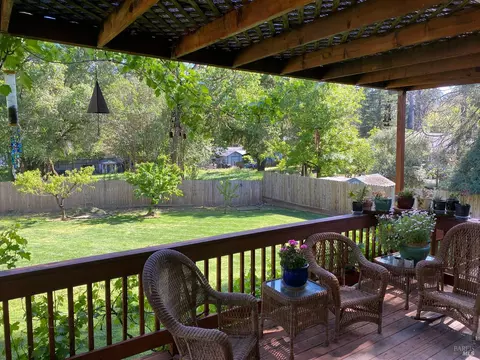 Exterior - 1725 E Madrone Dr, Ukiah, CA 95482 photo 5 of 13