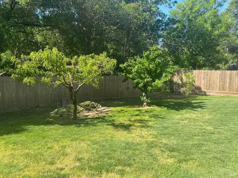 Exterior - 1725 E Madrone Dr, Ukiah, CA 95482 photo 10 of 13