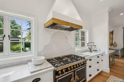 Kitchen - 853 D St, Petaluma, CA 94952 photo 7 of 9