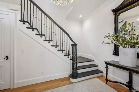 Entry Way - 853 D St, Petaluma, CA 94952 photo 4 of 6