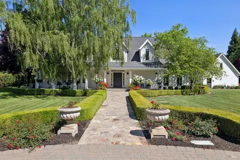 Exterior - 19696 7th St E, Sonoma, CA 95476 photo 7 of 10