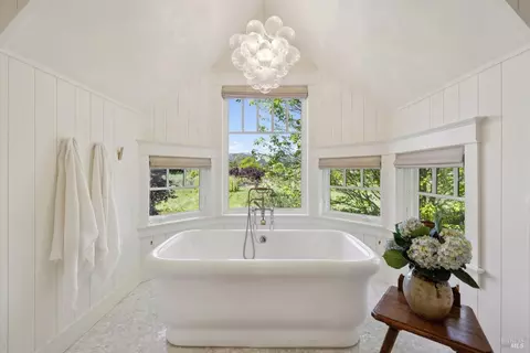 Bath - 19696 7th St E, Sonoma, CA 95476 photo 1 of 1