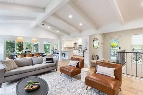 695 Chiquita Rd, Healdsburg, CA 95448