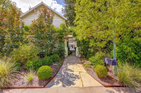 21 Niven Way, Larkspur, CA 94939