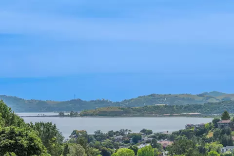 66 Inverness Dr, San Rafael, CA 94901