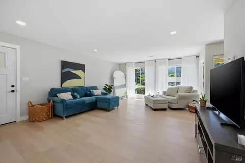 23 Valley Green St, Santa Rosa, CA 95409