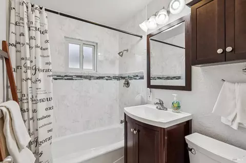 Bath - 703 Lamont Ave, Novato, CA 94945 photo 1 of 5