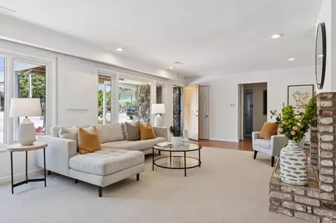 Living - 703 Lamont Ave, Novato, CA 94945 photo 3 of 4