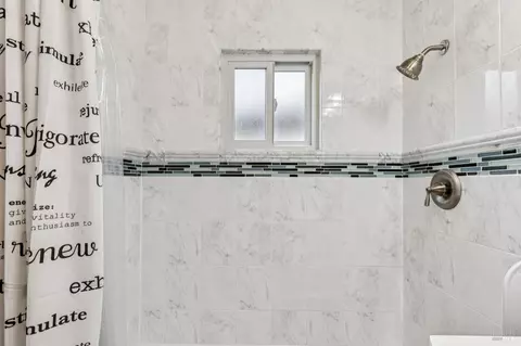 Bath - 703 Lamont Ave, Novato, CA 94945 photo 3 of 5