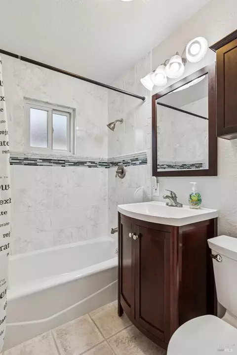 Bath - 703 Lamont Ave, Novato, CA 94945 photo 2 of 5