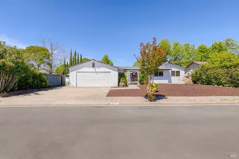 5105 Silver Lake Dr, Santa Rosa, CA 95409