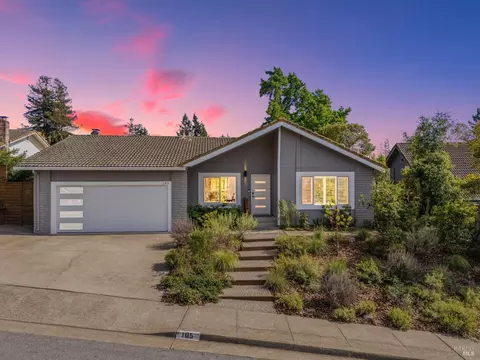 105 Round Ct, Petaluma, CA 94952