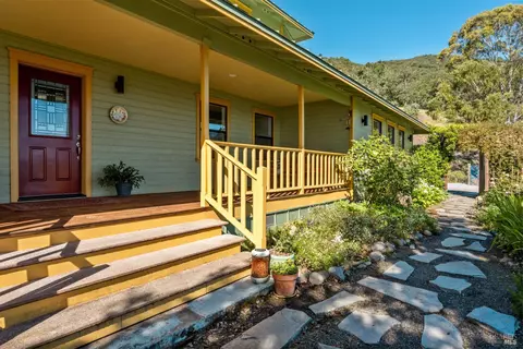 1455 Oak Knoll Rd, Ukiah, CA 95482