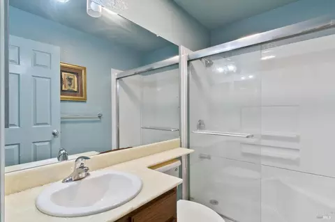 Bath - 112 Sea Mist Dr, Vallejo, CA 94591 photo 4 of 4
