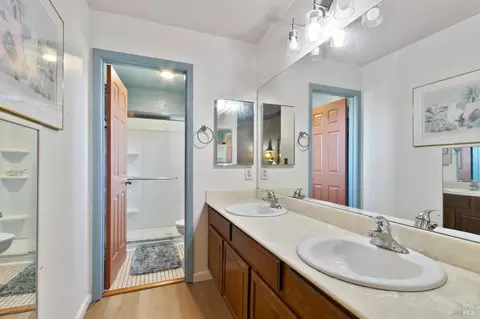 Bath - 112 Sea Mist Dr, Vallejo, CA 94591 photo 2 of 4