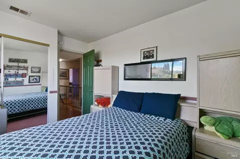 Bedroom - 112 Sea Mist Dr, Vallejo, CA 94591 photo 4 of 7