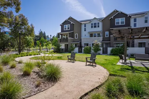 475 Semillon Ln, Santa Rosa, CA 95403