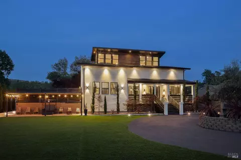 18015 Riverside Dr, Sonoma, CA 95476