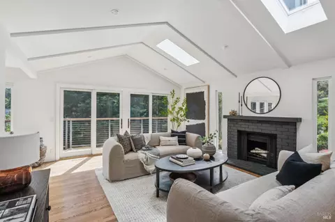 320 Montford Ave, Mill Valley, CA 94941