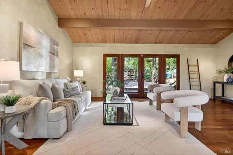 Living - 529 Michael Dr, Sonoma, CA 95476 photo 3 of 5