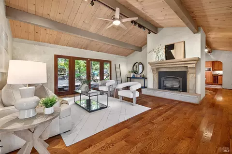 Living - 529 Michael Dr, Sonoma, CA 95476 photo 1 of 5