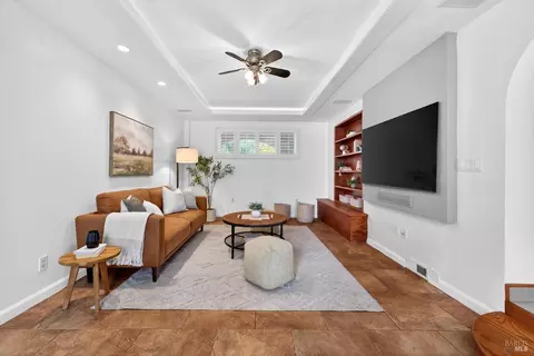 Living - 529 Michael Dr, Sonoma, CA 95476 photo 4 of 5