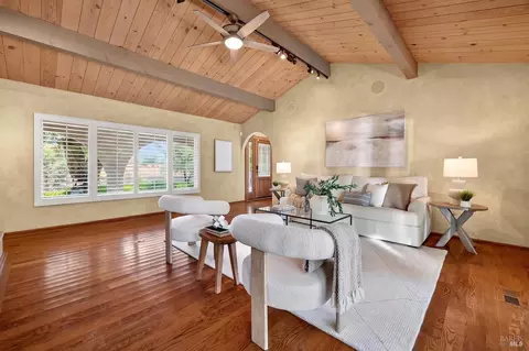 Living - 529 Michael Dr, Sonoma, CA 95476 photo 2 of 5