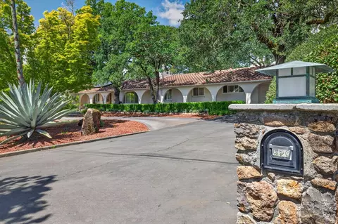 529 Michael Dr, Sonoma, CA 95476
