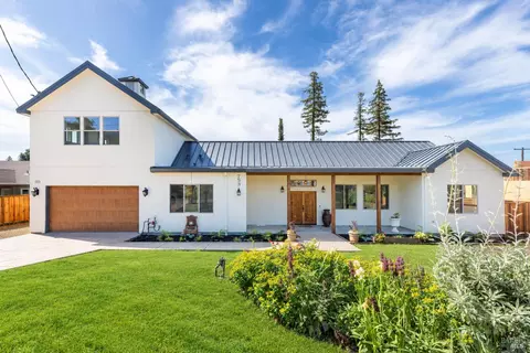 753 Sunnyside Rd, Saint Helena, CA 94574