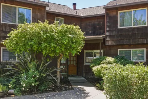 1565 Parkway Dr, Rohnert Park, CA 94928