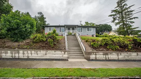 619-621 Kentucky St, Petaluma, CA 94952