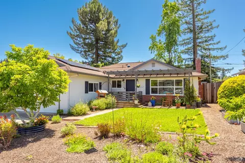 7925 Juanita Ct, Sebastopol, CA 95472