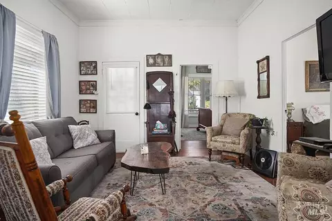 Living - 407 Pine St, Capitola, CA 95010 photo 2 of 2
