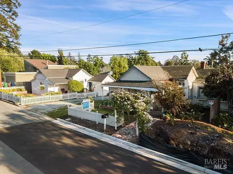 Exterior - 407 Pine St, Capitola, CA 95010 photo 11 of 12