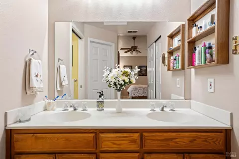 Bath - 105 William Cir, Cloverdale, CA 95425 photo 4 of 4