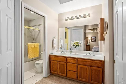 Bath - 105 William Cir, Cloverdale, CA 95425 photo 3 of 4