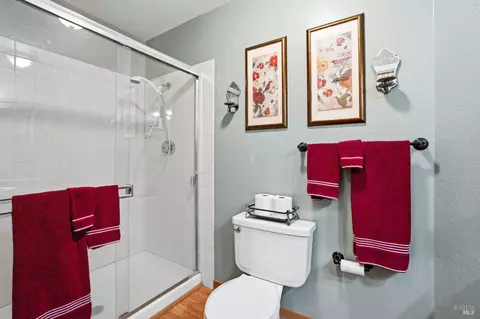 Bath - 105 William Cir, Cloverdale, CA 95425 photo 1 of 4