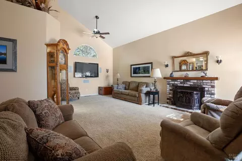 Living - 105 William Cir, Cloverdale, CA 95425 photo 1 of 2