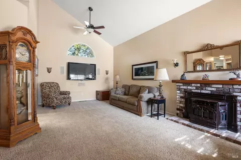 Living - 105 William Cir, Cloverdale, CA 95425 photo 2 of 2