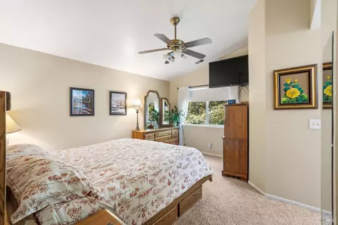 Bedroom - 105 William Cir, Cloverdale, CA 95425 photo 2 of 3